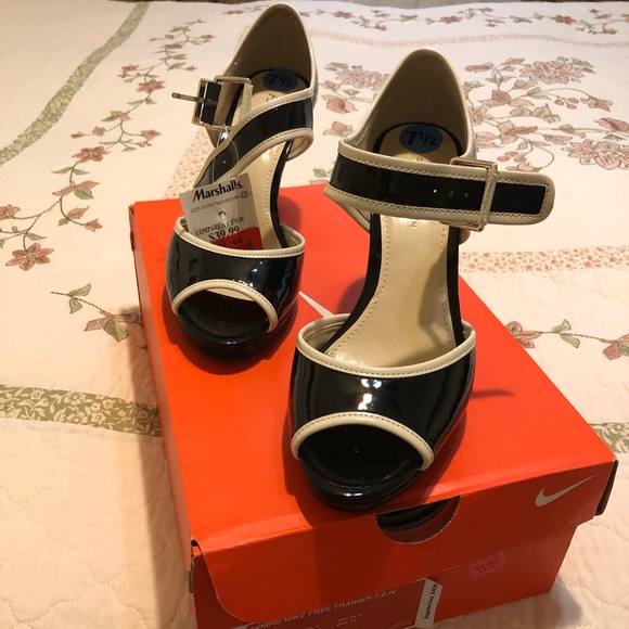 shoes on hills - Picture 3 of 3